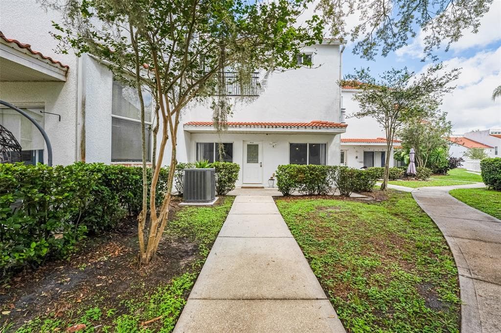 9511 CITRUS GLEN PLACE TAMPA, FL 33618