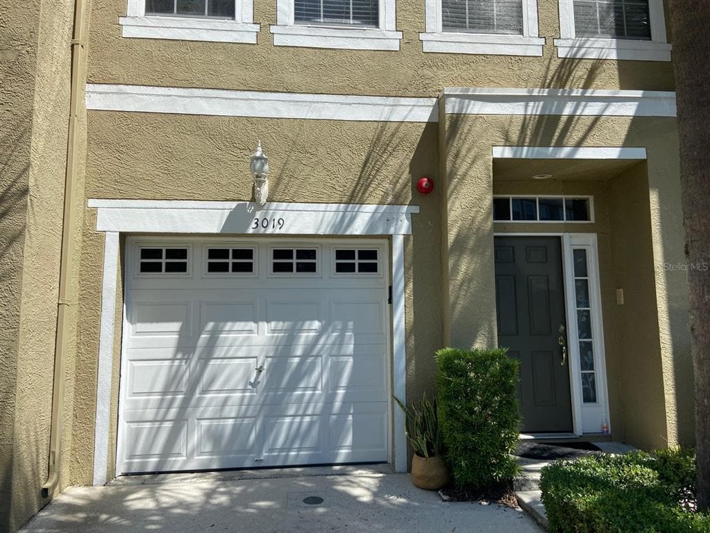 3019 POINTEVIEW DRIVE TAMPA, FL 33611
