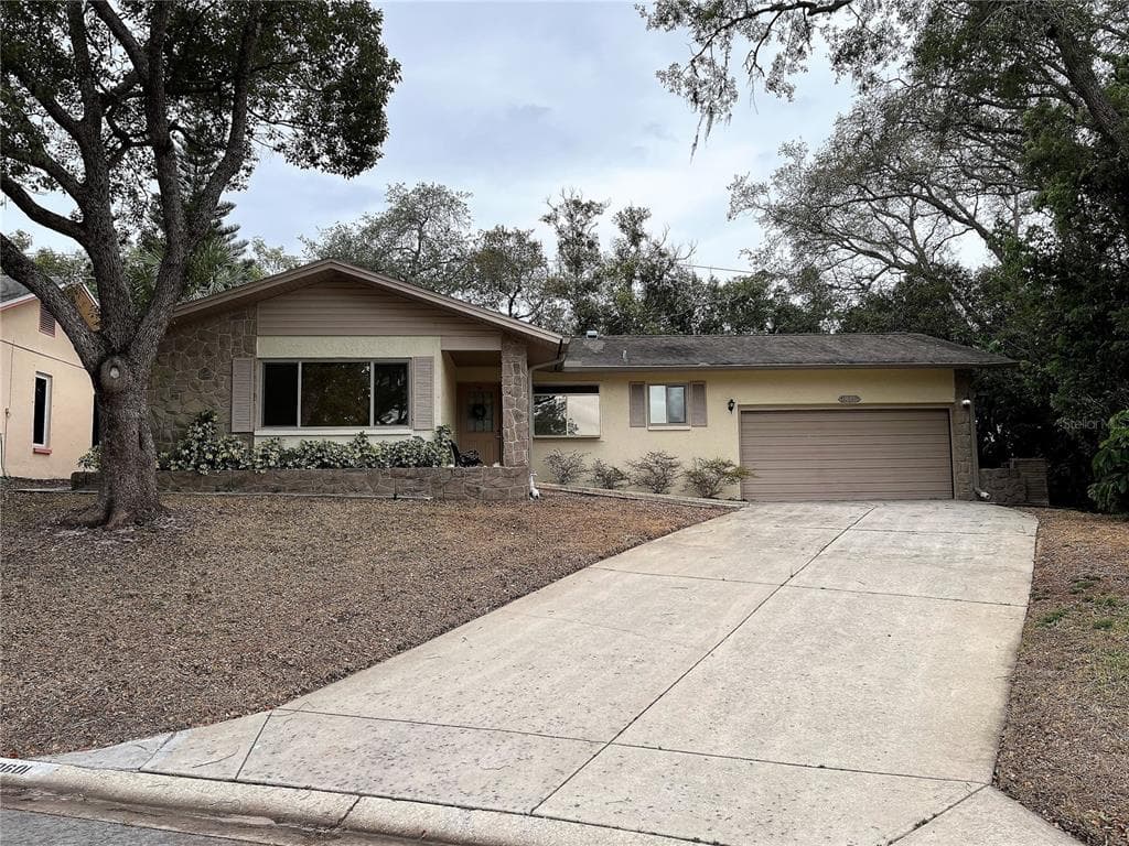 10601 MOSQUERO DRIVE