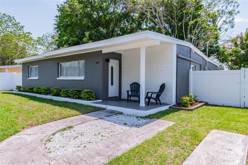 3907 ELKCAM BOULEVARD SE ST PETERSBURG, FL 33705