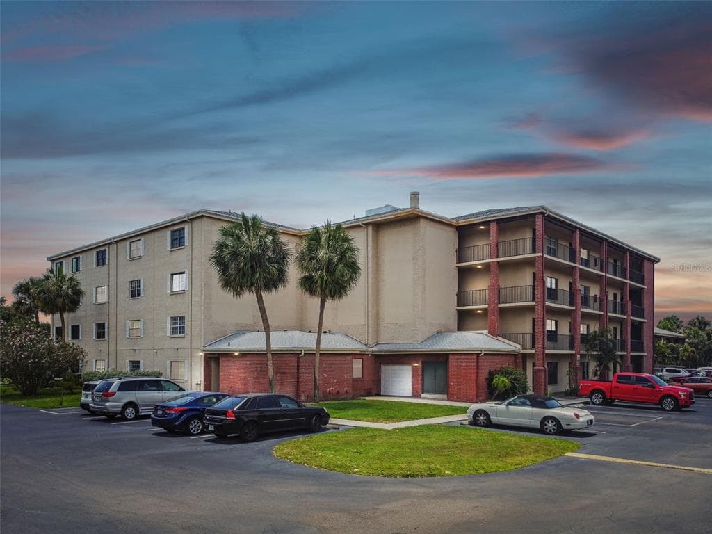 930 85TH AVENUE N UNIT 402 ST PETERSBURG, FL 33702