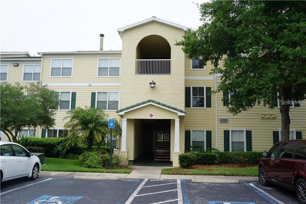 18105 BRIDLE CLUB DRIVE TAMPA, FL 33647