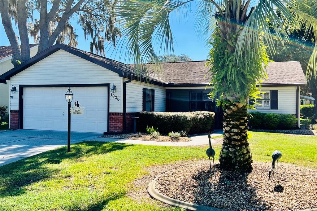 1020 DEL RIO DRIVE LADY LAKE, FL 32159
