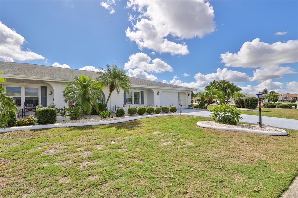 903 BLUEWATER DRIVE SUN CITY CENTER, FL 33573