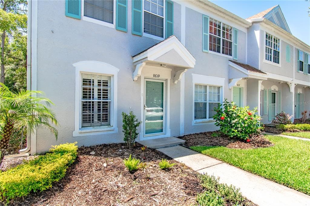 8639 HUNTERS KEY CIRCLE TAMPA, FL 33647