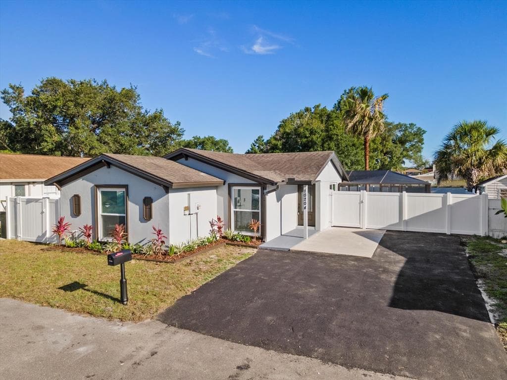 10204 CUTTEN GREEN COURT TAMPA, FL 33615