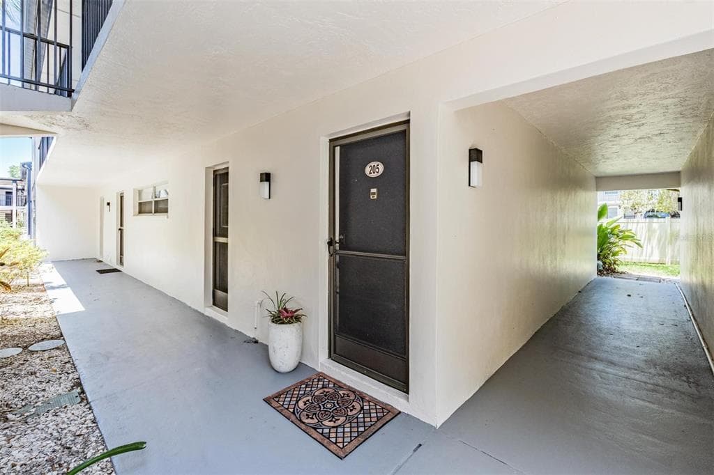 1147 KING ARTHUR COURT UNIT 205 DUNEDIN, FL 34698