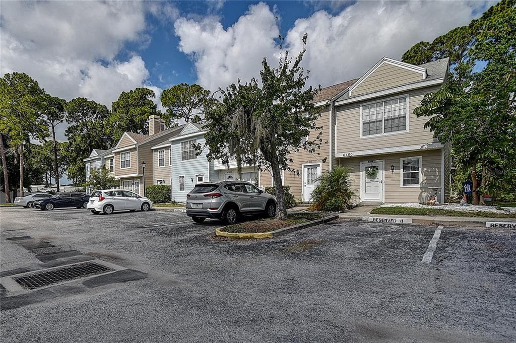 6780 121ST AVENUE UNIT 4 LARGO, FL 33773