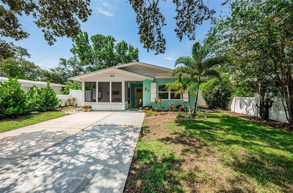 8052 24TH AVENUE N ST PETERSBURG, FL 33710