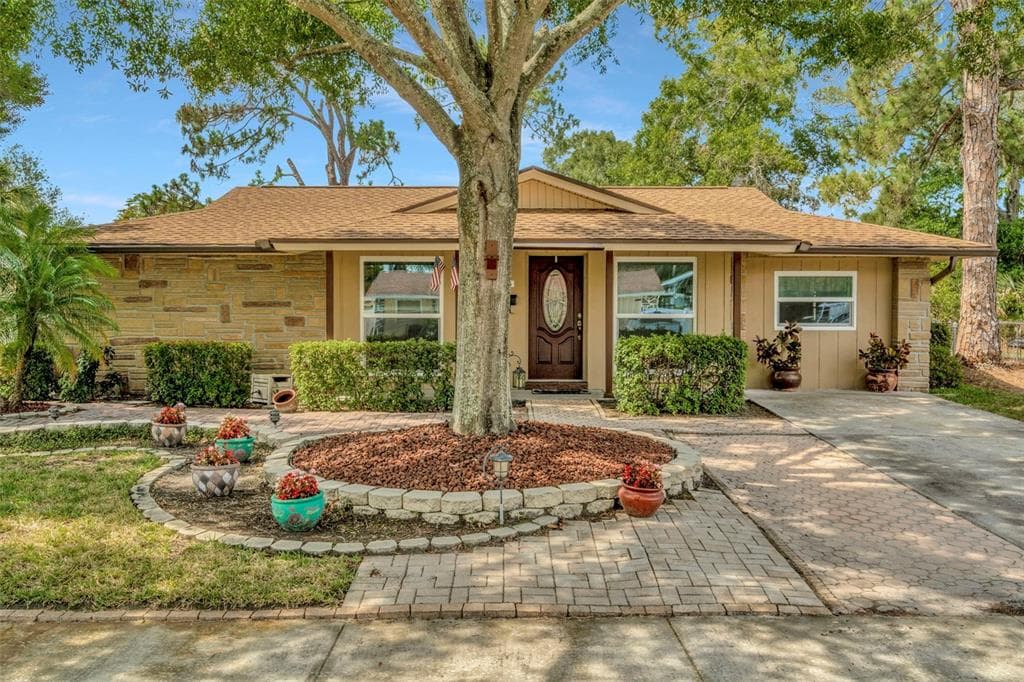 7916 WOODGROVE CIRCLE