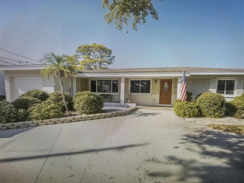 1251 37TH AVENUE NE ST PETERSBURG, FL 33704