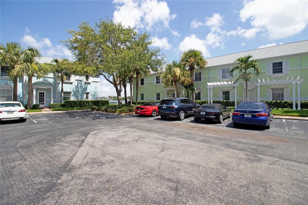 5134 SALMON DRIVE SE UNIT D ST PETERSBURG, FL 33705