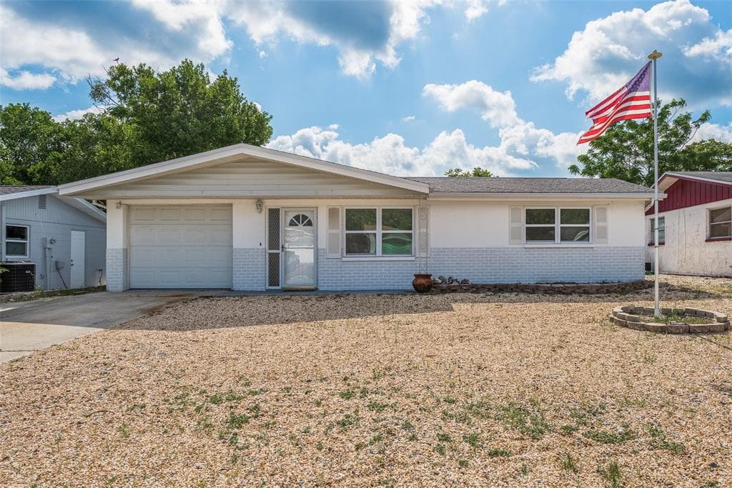 10910 LEEDS ROAD PORT RICHEY, FL 34668