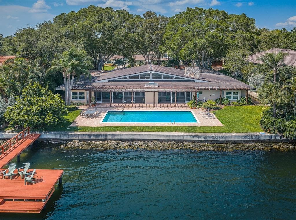 1355 BRIGHTWATERS BOULEVARD NE ST PETERSBURG, FL 33704
