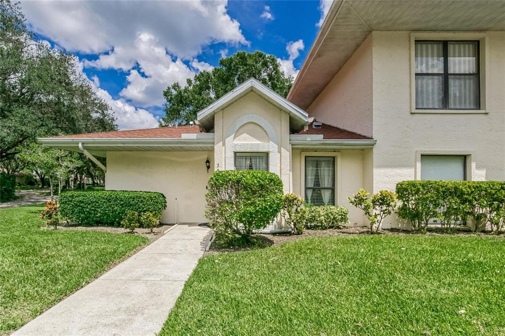 302 KNOTTWOOD COURT UNIT 1 SUN CITY CENTER, FL 33573