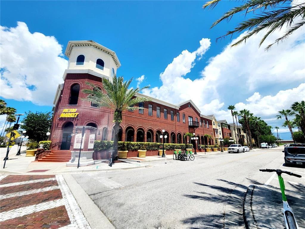 1910 E PALM AVENUE UNIT 13202 TAMPA, FL 33605