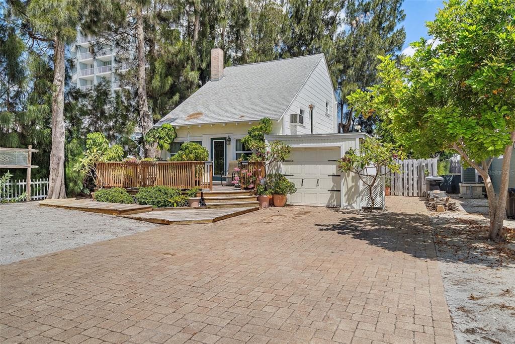 117 52ND AVENUE W ST PETE BEACH, FL 33706
