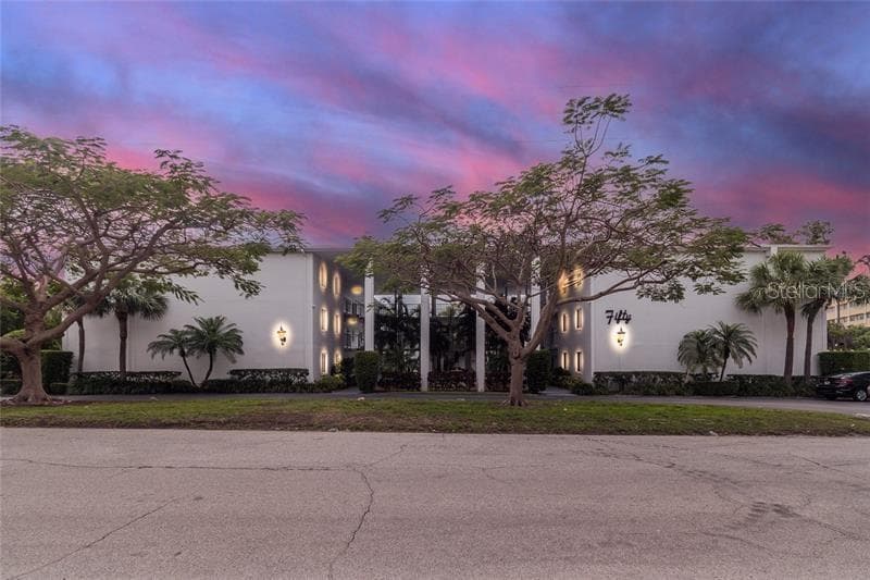 50 HARBOR VIEW LANE UNIT 24 BELLEAIR BLUFFS, FL 33770