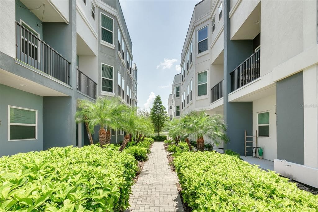 1524 W FIG STREET UNIT 8 TAMPA, FL 33606