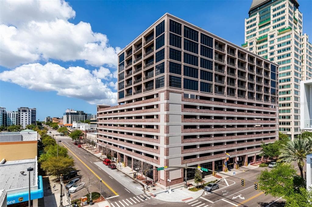 175 2ND STREET S UNIT 817 ST PETERSBURG, FL 33701