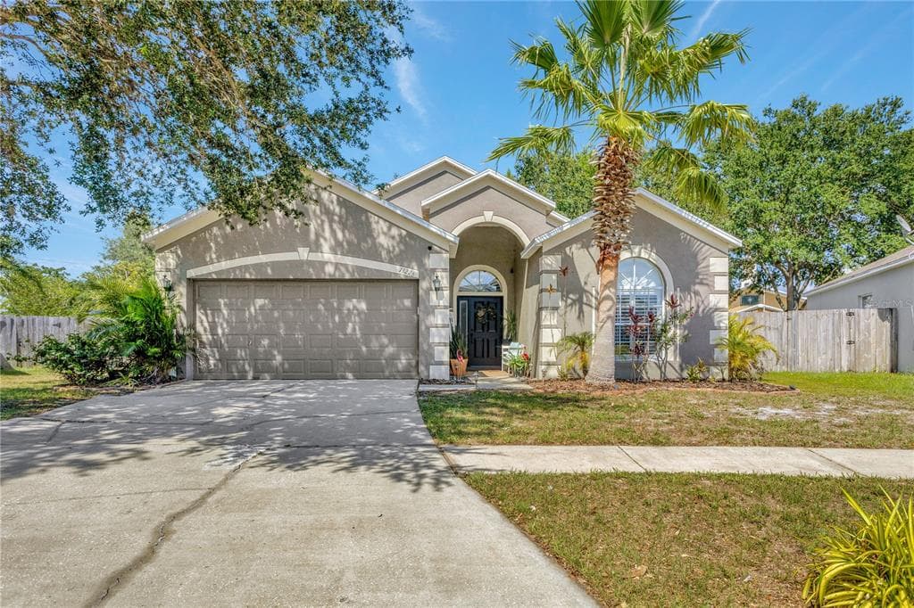 13226 CHERRY BARK CIRCLE RIVERVIEW, FL 33579