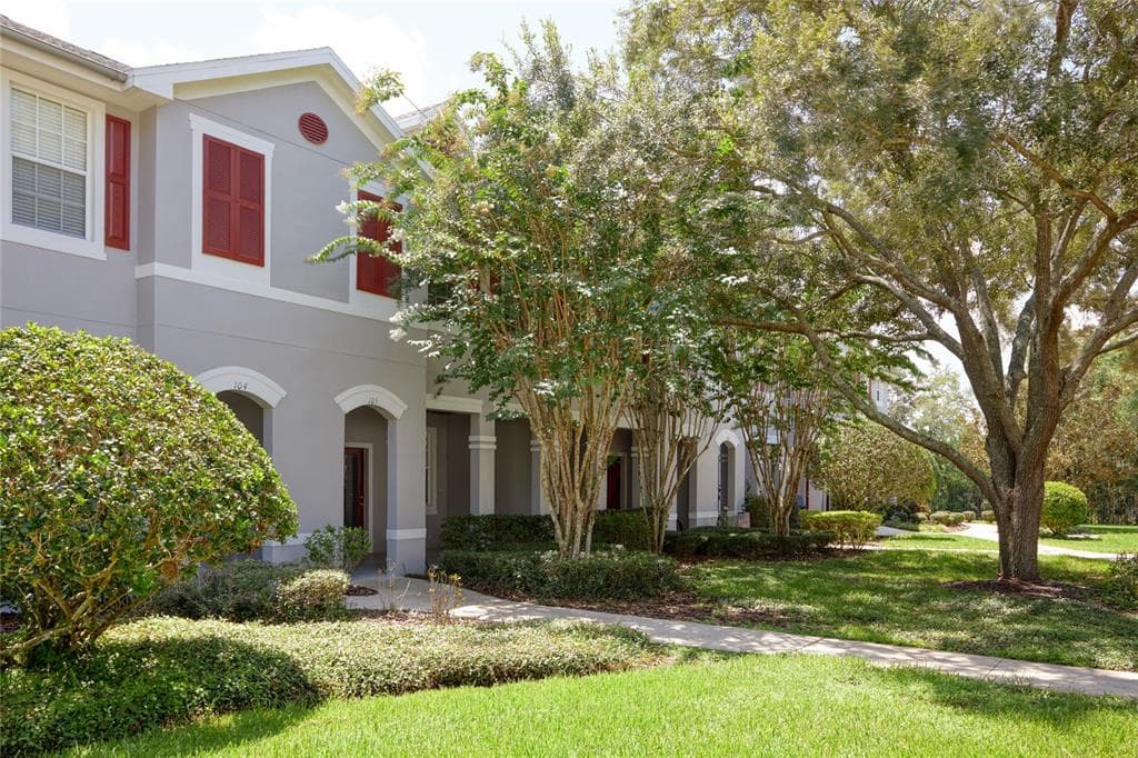 9410 GEORGIAN PARK LANE UNIT 105 TAMPA, FL 33626