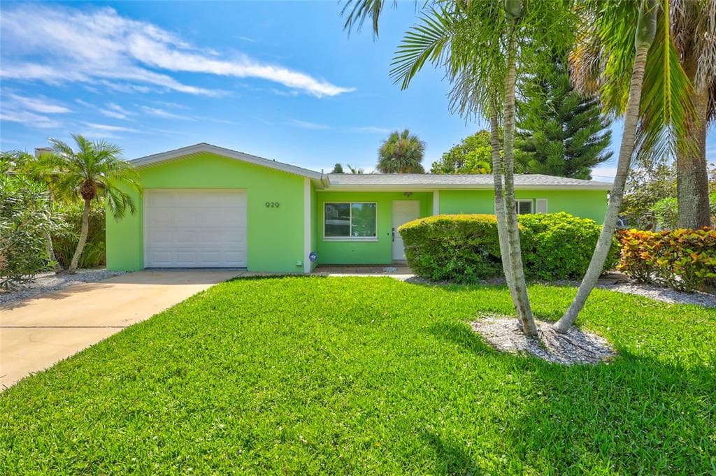 929 BRUCE AVENUE CLEARWATER BEACH, FL 33767