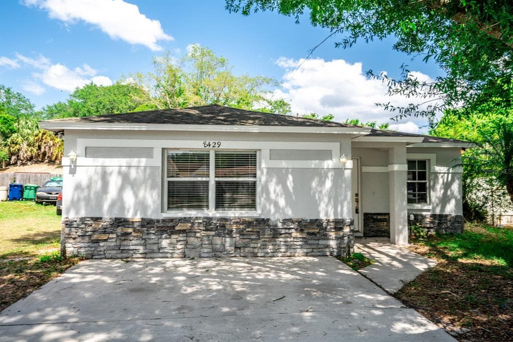 8429 N RIVER DUNE STREET TAMPA, FL 33617