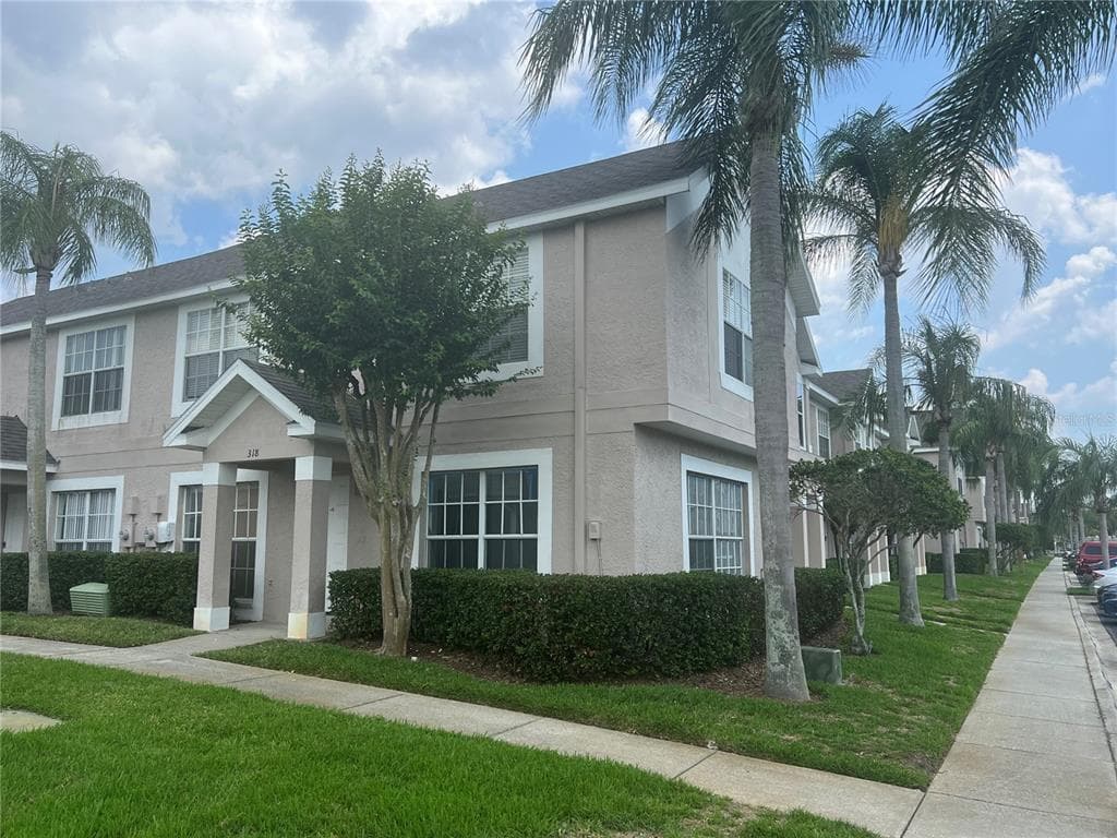 318 KENSINGTON LAKE CIRCLE BRANDON, FL 33511