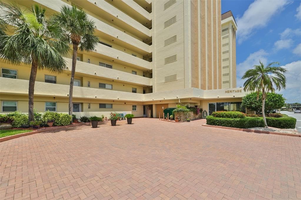 4575 COVE CIRCLE UNIT 406 ST PETERSBURG, FL 33708
