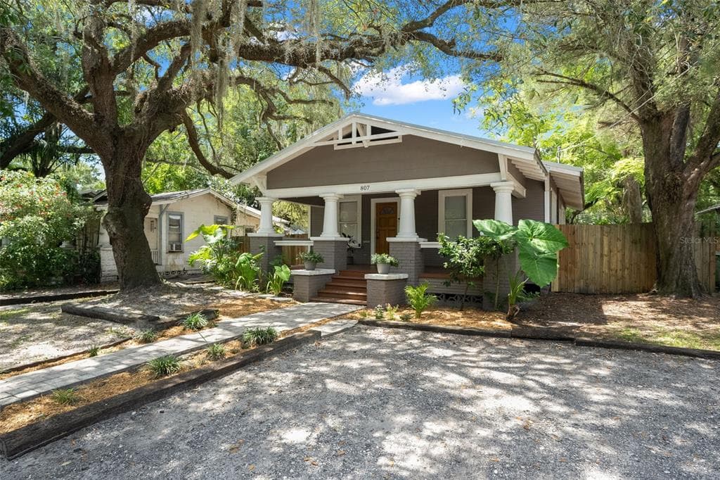 807 E HOLLYWOOD STREET TAMPA, FL 33604