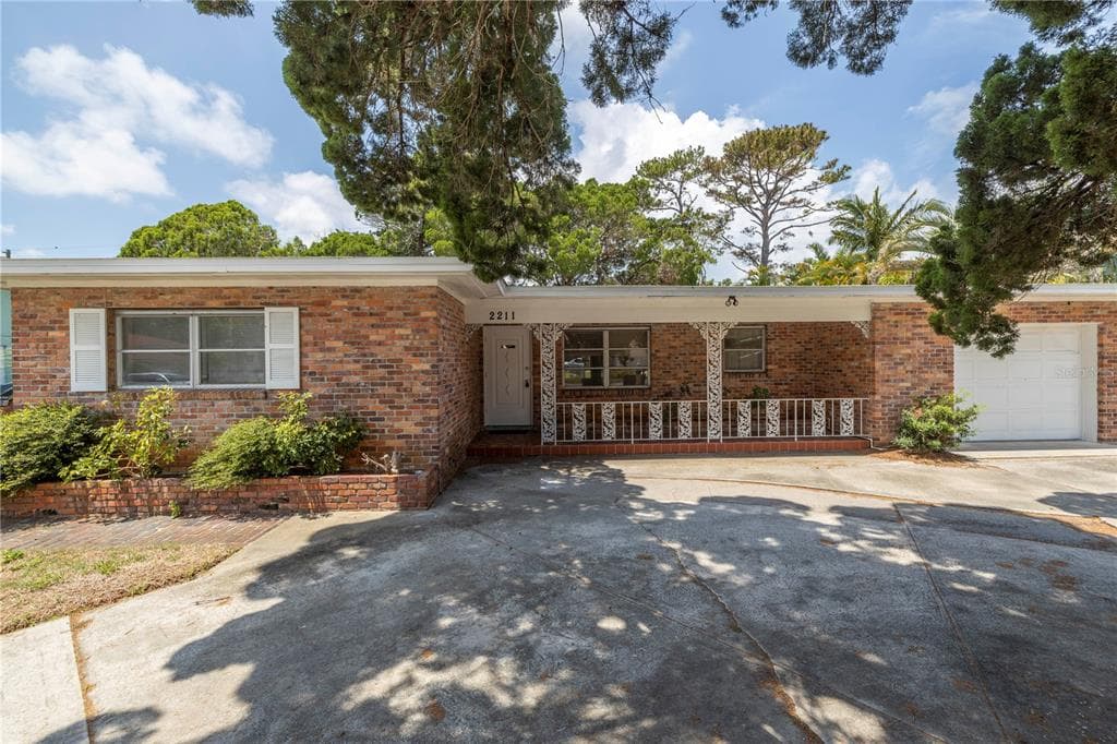 2211 PREMIER DRIVE S GULFPORT, FL 33707