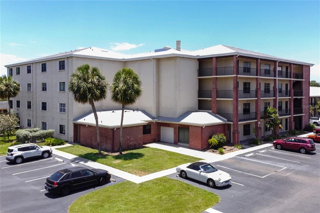 930 85TH AVENUE N UNIT 307 ST PETERSBURG, FL 33702