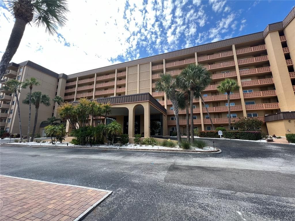 9 HAIG PLACE UNIT 410 DUNEDIN, FL 34698