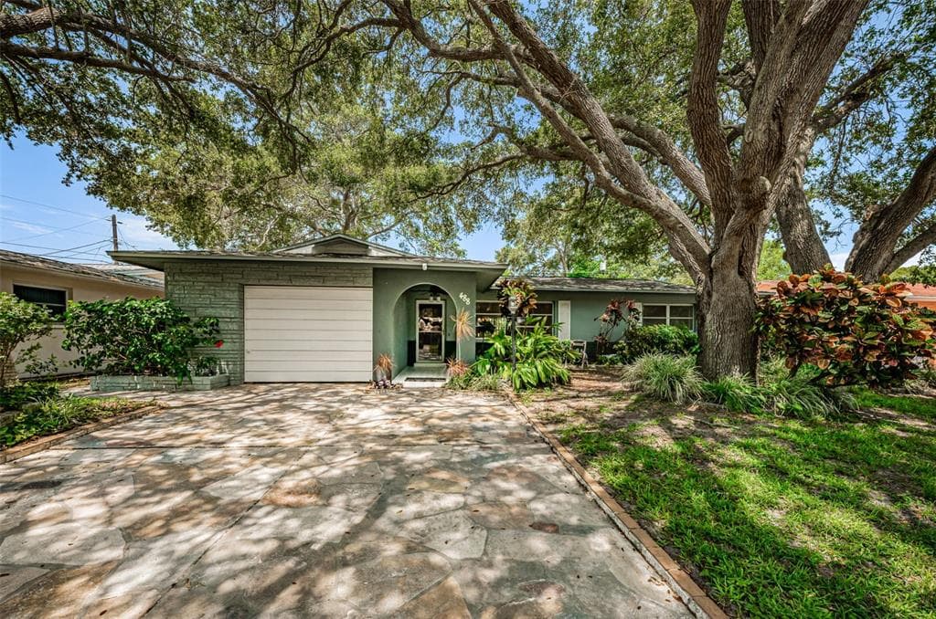 488 SEACREST DRIVE LARGO, FL 33771
