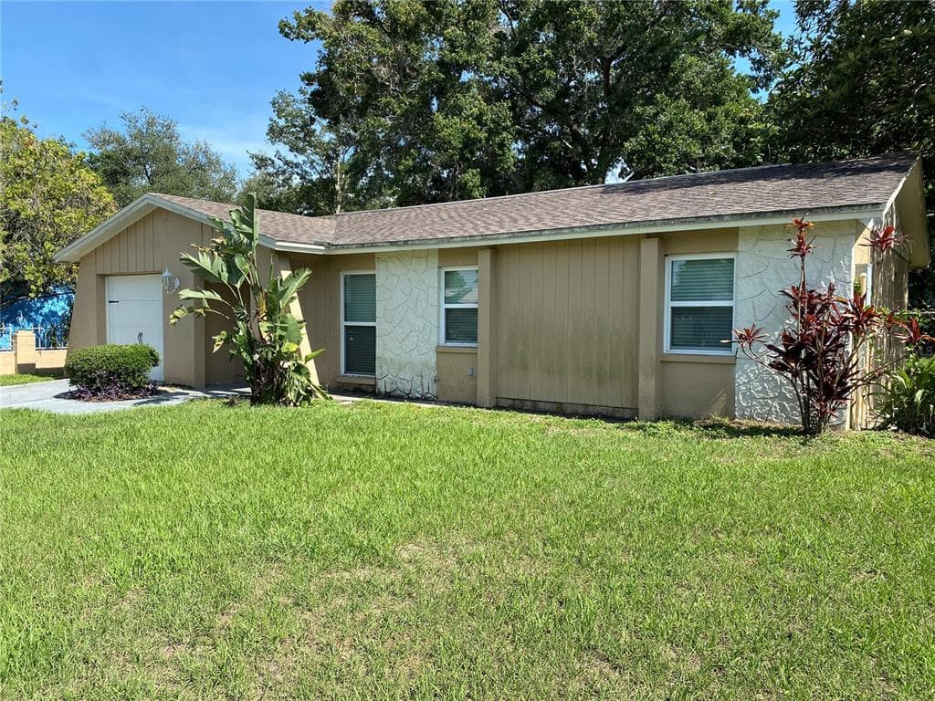 2211 VALLEYBROOK AVENUE VALRICO, FL 33594
