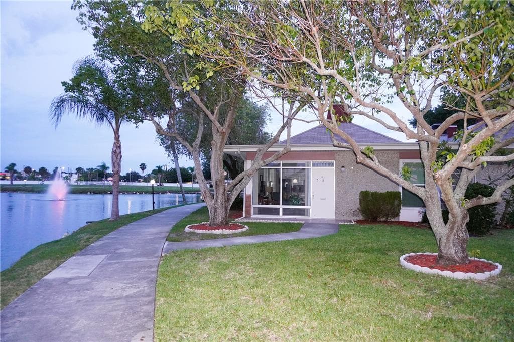 4318 TAHITIAN GARDENS CIRCLE UNIT H HOLIDAY, FL 34691