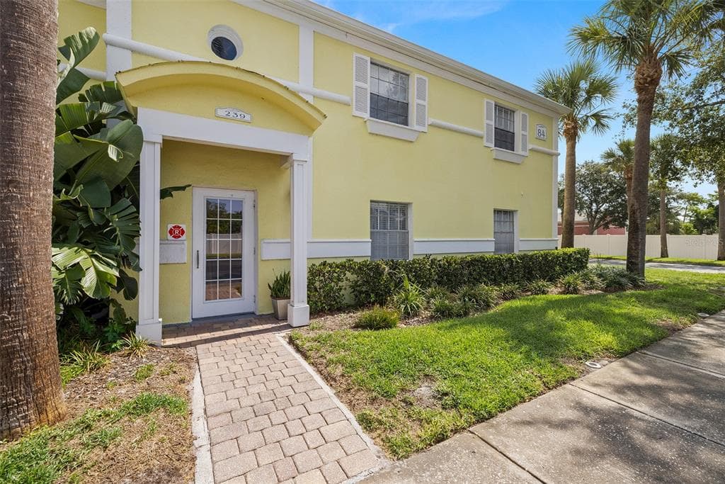 239 SEA HORSE DRIVE SE UNIT F ST PETERSBURG, FL 33705