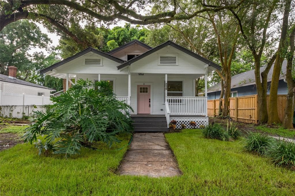 210 W HILDA STREET TAMPA, FL 33603