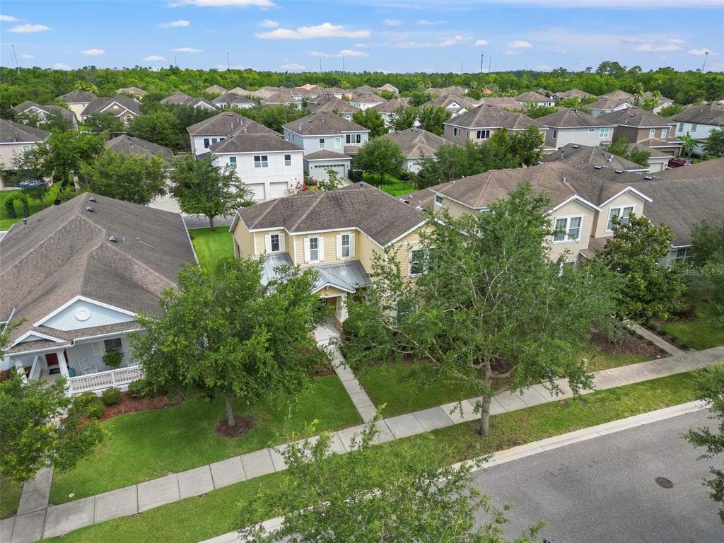 7912 HAMPTON LAKE DRIVE TAMPA, FL 33647