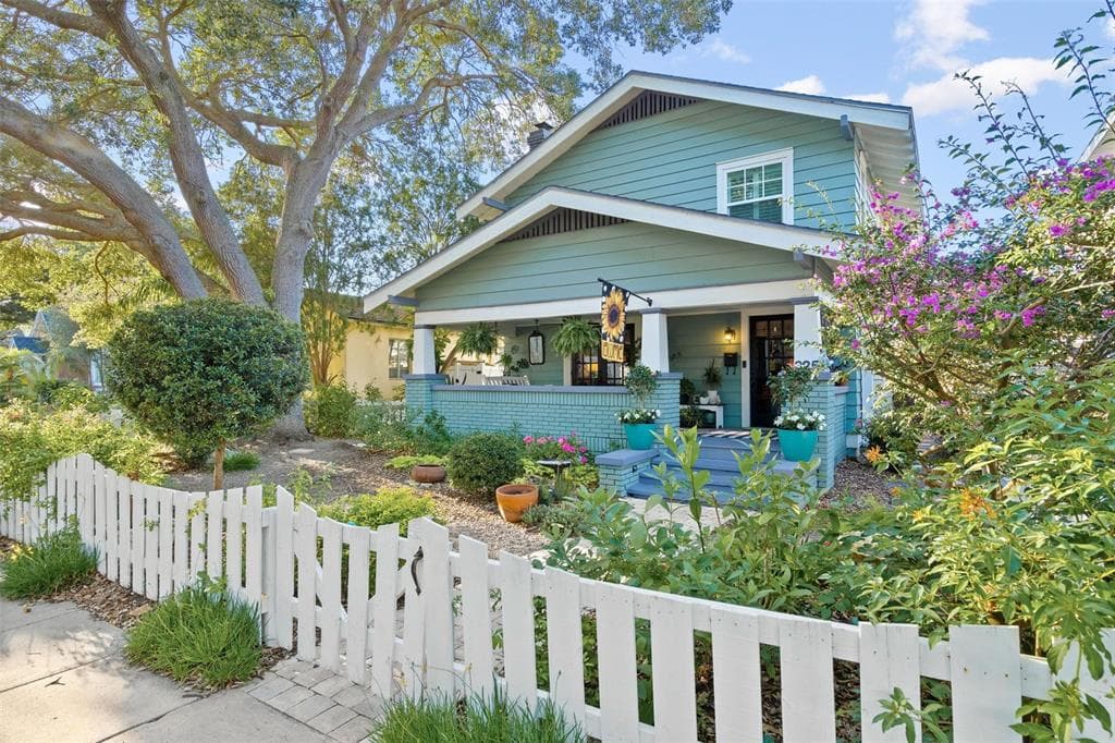 325 18TH AVENUE NE ST PETERSBURG, FL 33704