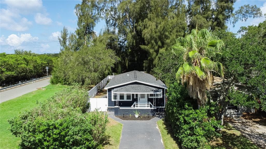 2547 KINGSTON STREET S ST PETERSBURG, FL 33711