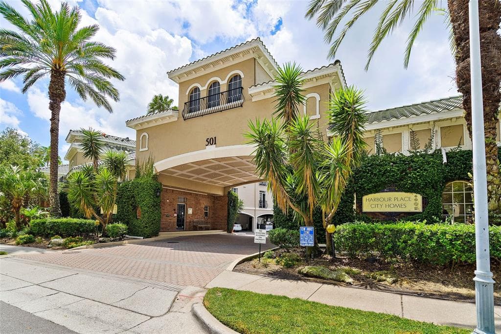 501 KNIGHTS RUN AVENUE UNIT 1102 TAMPA, FL 33602