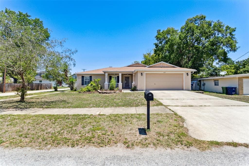 4519 W PAXTON AVENUE TAMPA, FL 33611