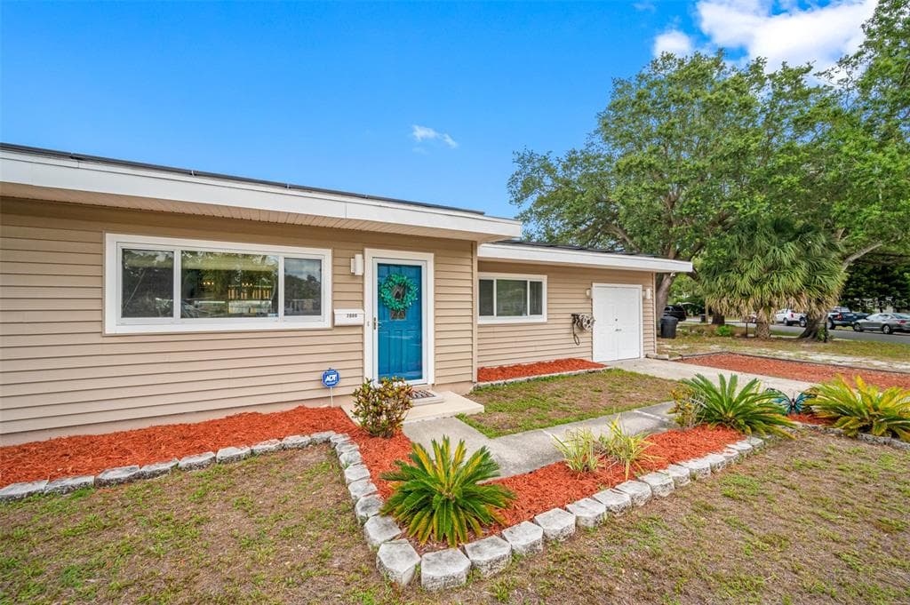 7000 ONYX DRIVE N ST PETERSBURG, FL 33702