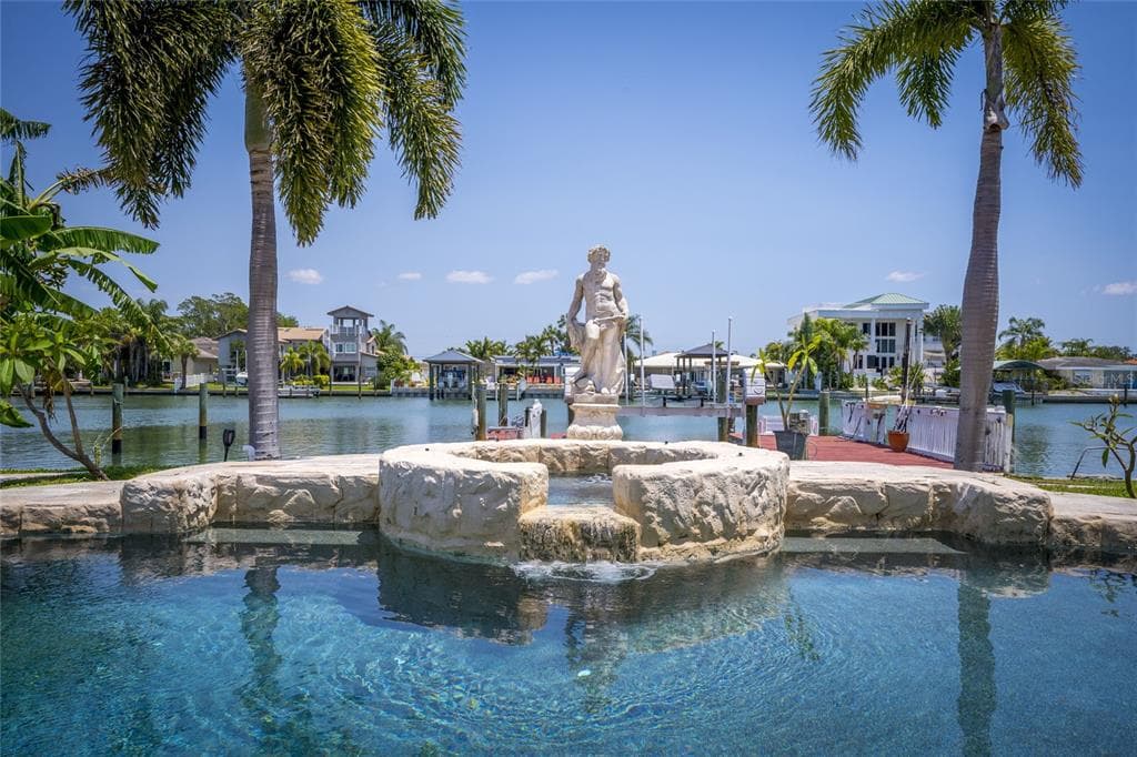 25 LEEWARD ISLAND CLEARWATER, FL 33767