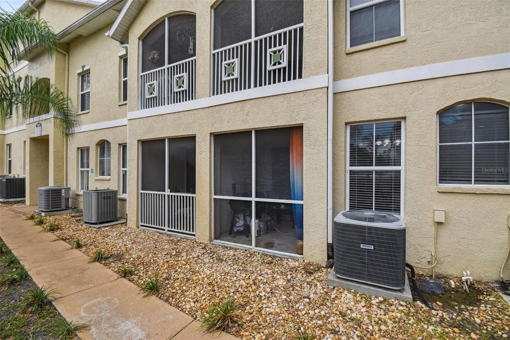 5052 SUNRIDGE PALMS DRIVE UNIT 104 TAMPA, FL 33617