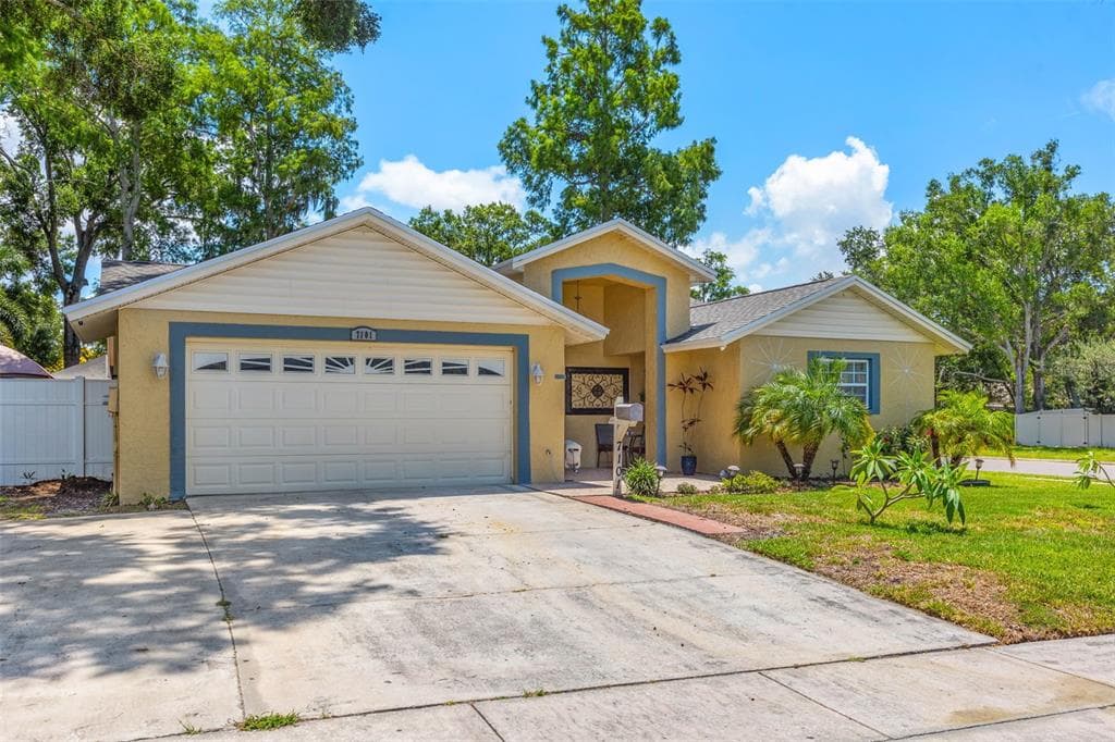 7101 LARIMER COURT TAMPA, FL 33615