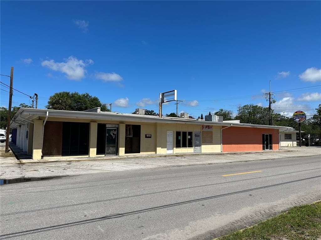 8610 N SUWANEE AVENUE TAMPA, FL 33604
