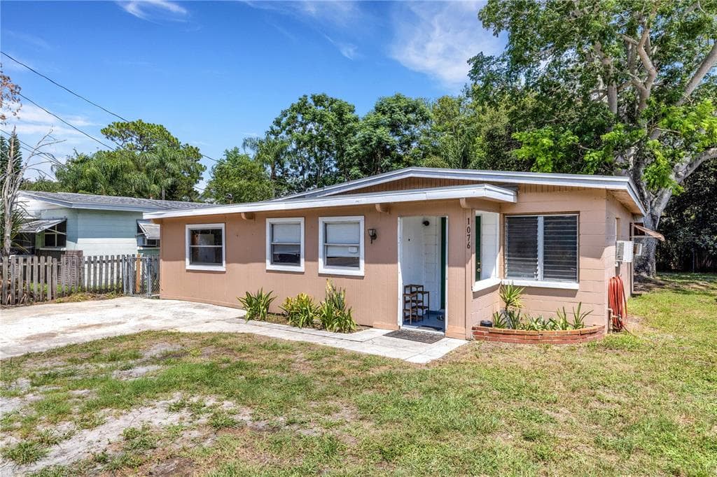 1076 PHILIPPE PARKWAY SAFETY HARBOR, FL 34695
